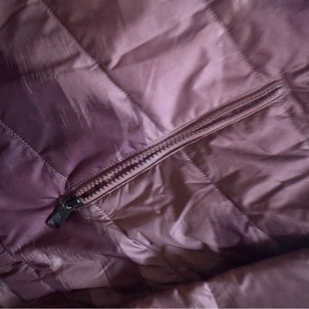 The North Face Women's Jacket in Beautiful Raisin Watercolor print - Picture 5 of 7